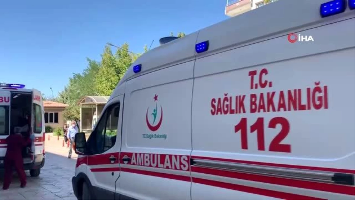 Yolcu minibüsü ile kamyon çarpıştı: 1 ölü, 19 yaralı