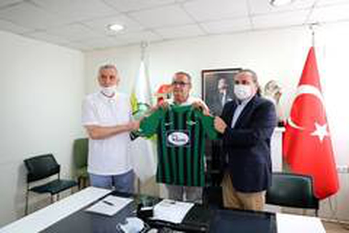 Akhisarspor forma reklamı için sponsorluk anlaşması imzaladı