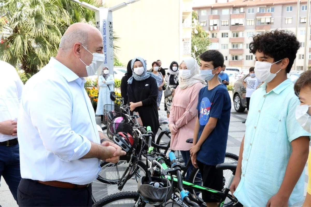 Darıca Belediyesi başarılı öğrencileri ödüllendirdi