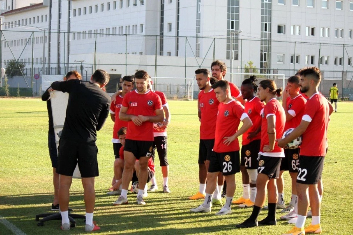 Eskişehirspor ligin ilk maçından 3 puanla ayrılmak istiyor