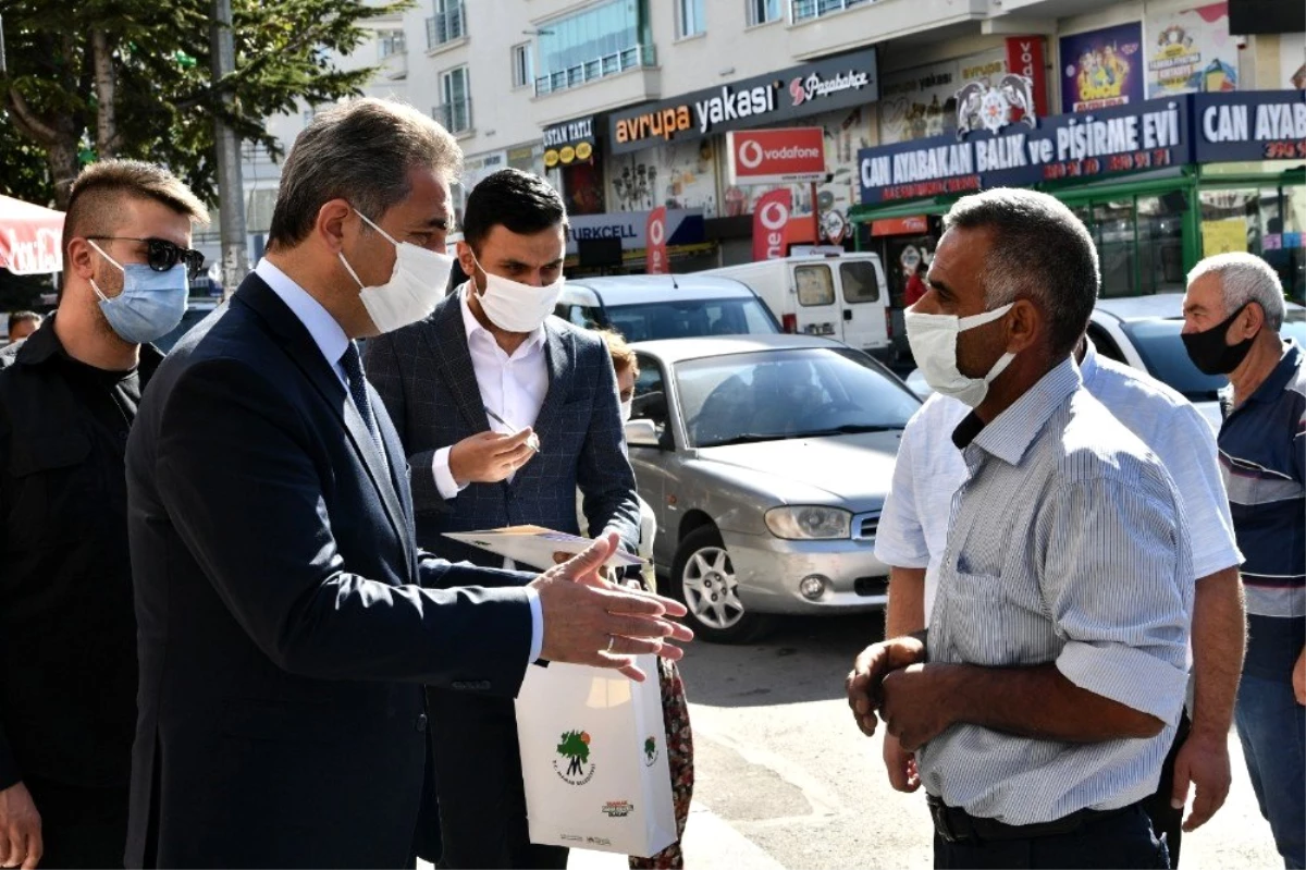 Gönül selamı verdi, dirsek tokuşturdu