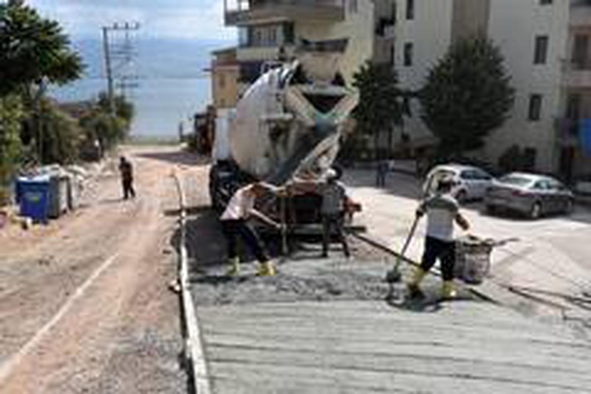 İzmit Belediyesi, Yenimahalle ve Serdar\'ı beton yolla bağlıyor