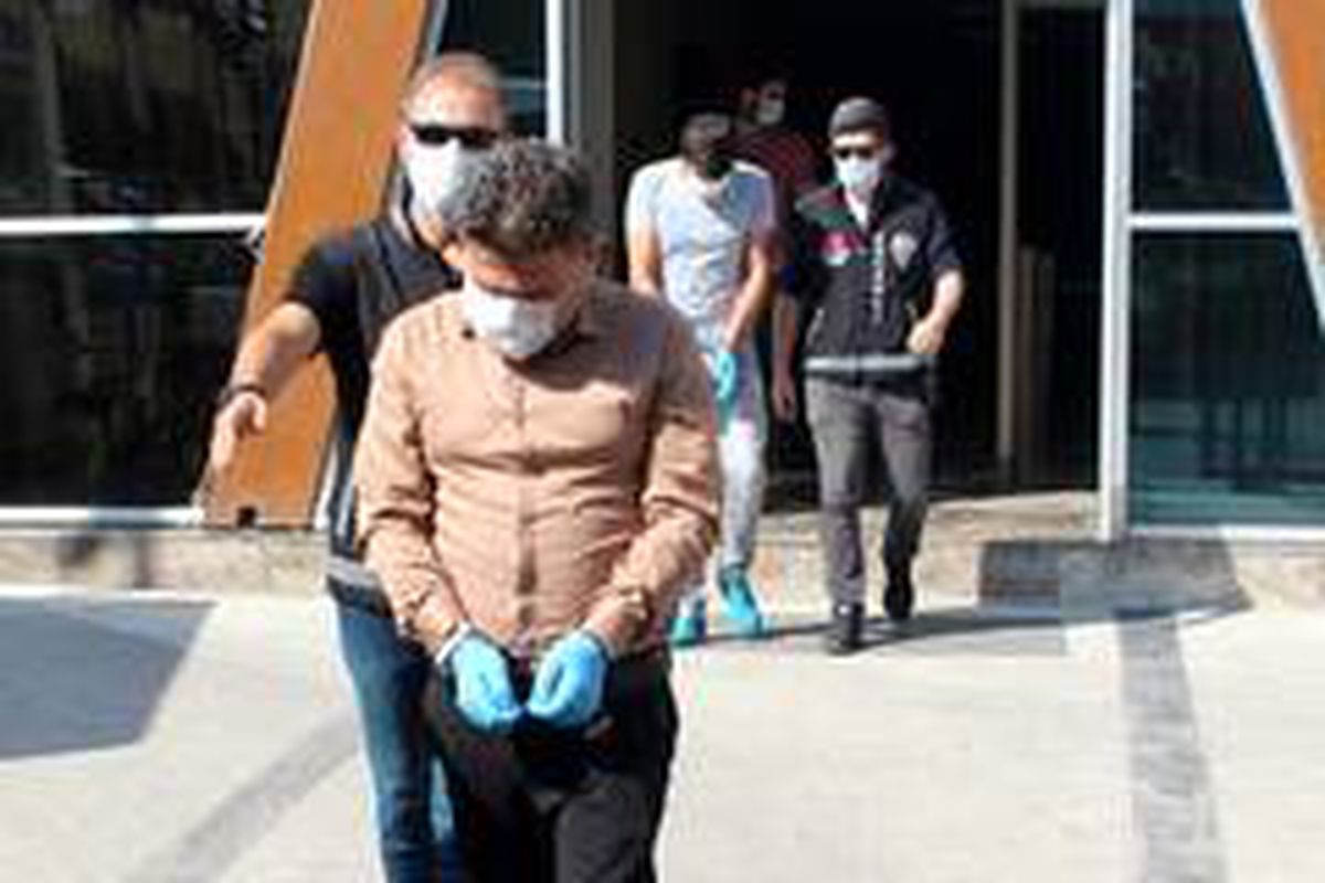 Son dakika haberi... Kendilerini polis olarak tanıtıp vatandaşı dolandırdılar