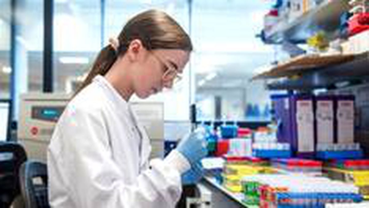 Koronavirüs aşısı: Oxford ve AstraZeneca\'nın test sürecinin durdurulması ne anlama geliyor?