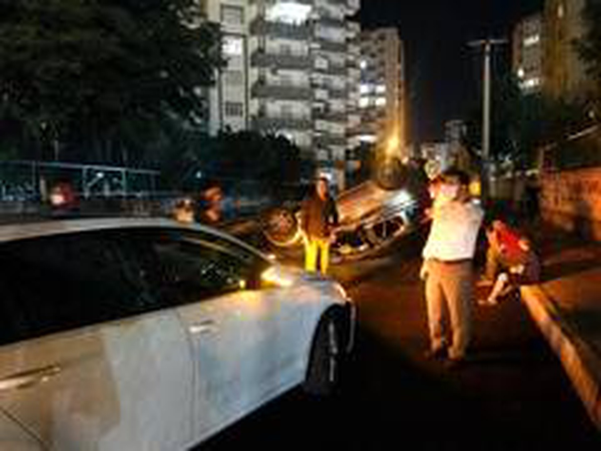 Otomobiller kavşakta çarpıştı: 5 yaralı