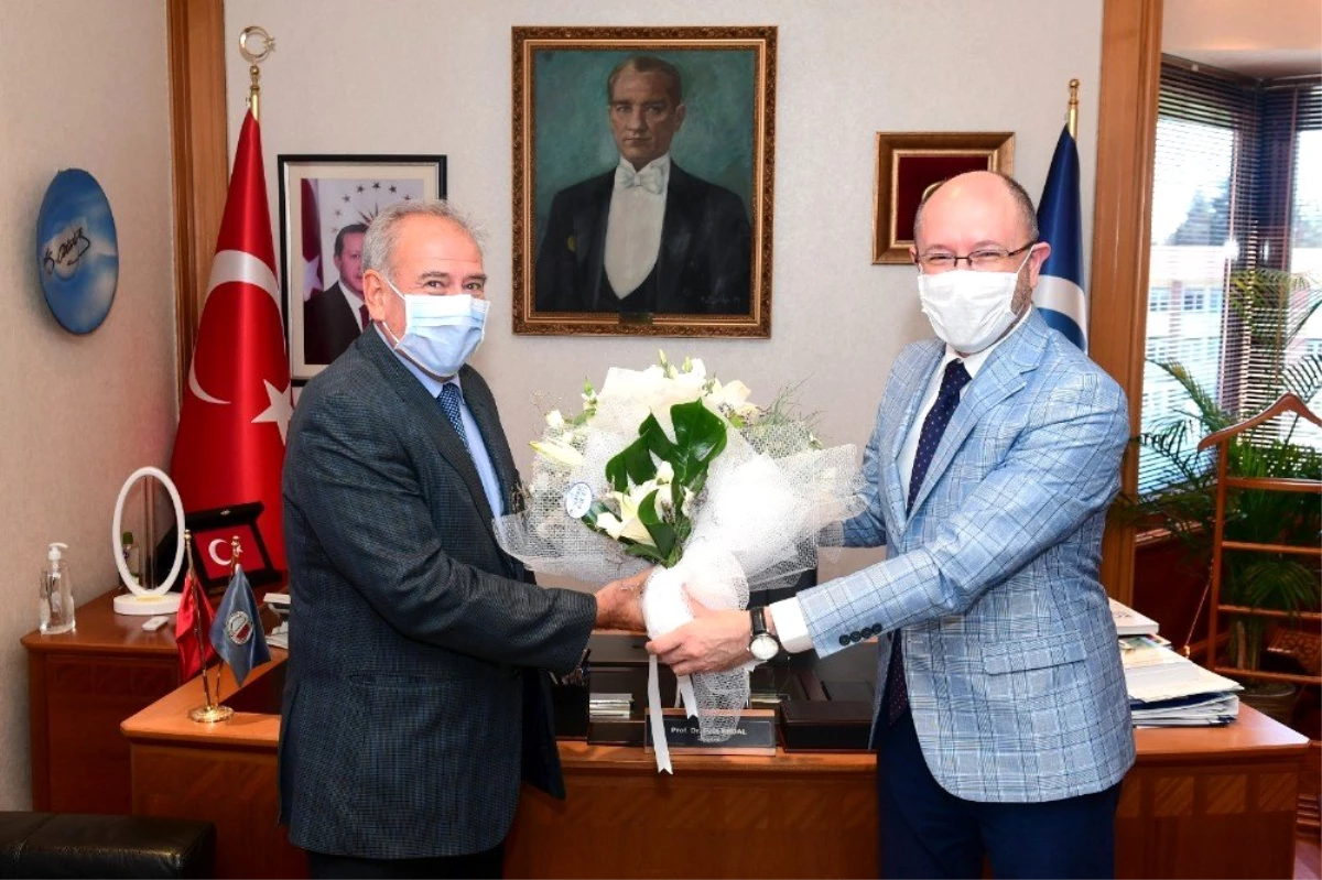 Sporun başarılı ismi Dr. Öğütveren\'e anlamlı plaket