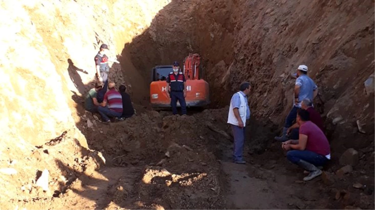 Bahçede su kuyusu açmak isteyen 4 kişi göçük altında kaldı: 2 ölü