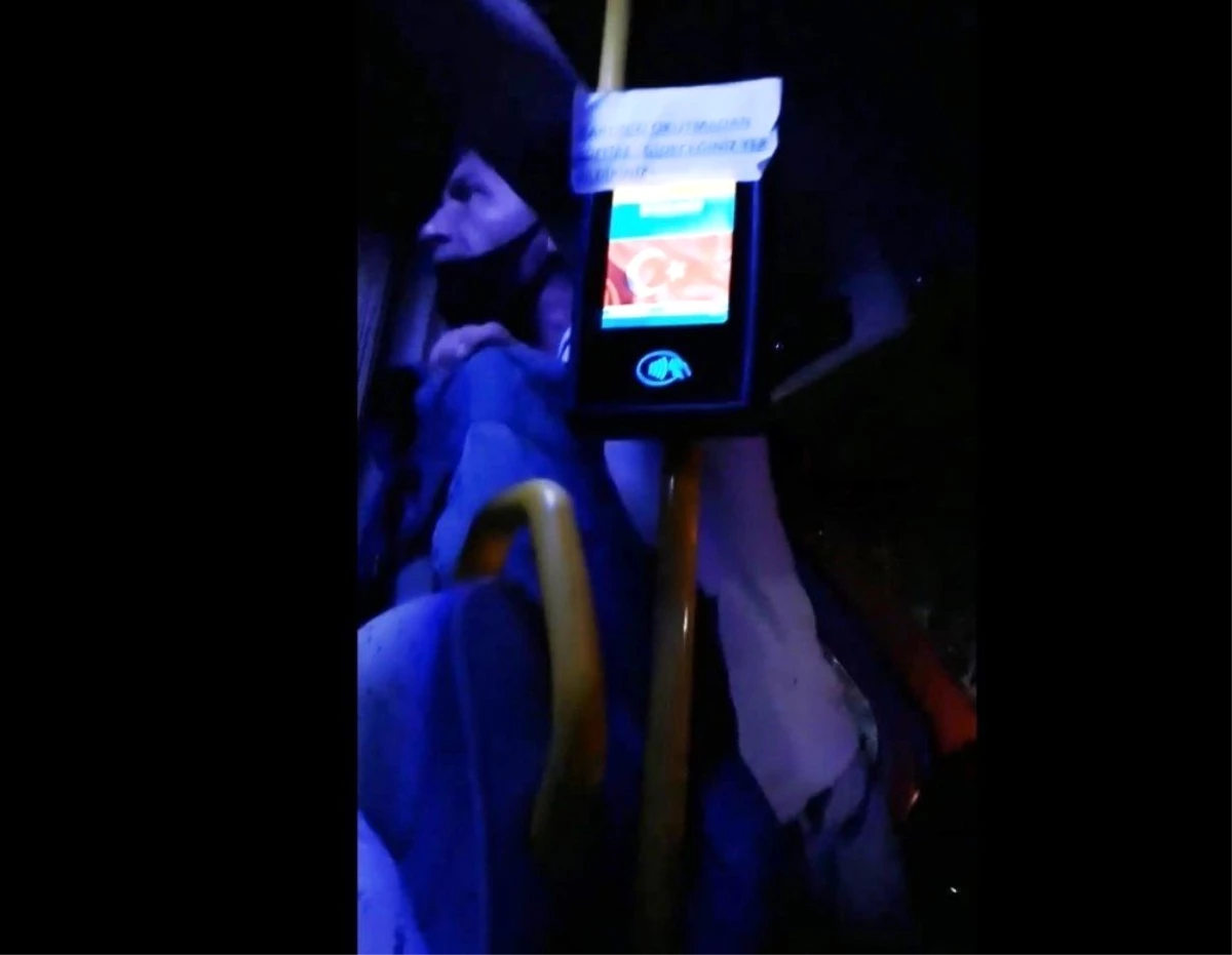 Bodrum\'da minibüs şoförü, turistlere hakaret edip minibüsten attı