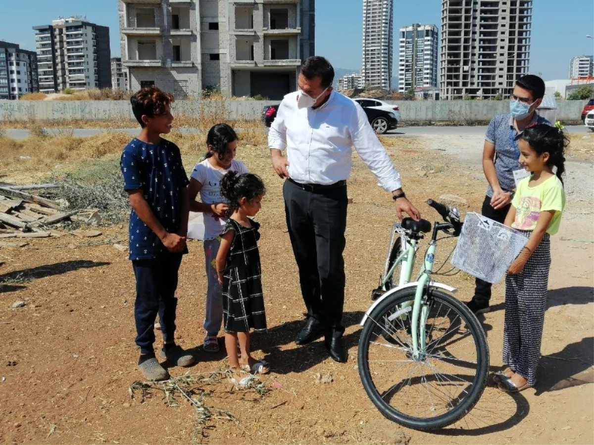 Başkan Özyiğit sözünü tuttu, Esmanur bisikletine kavuştu