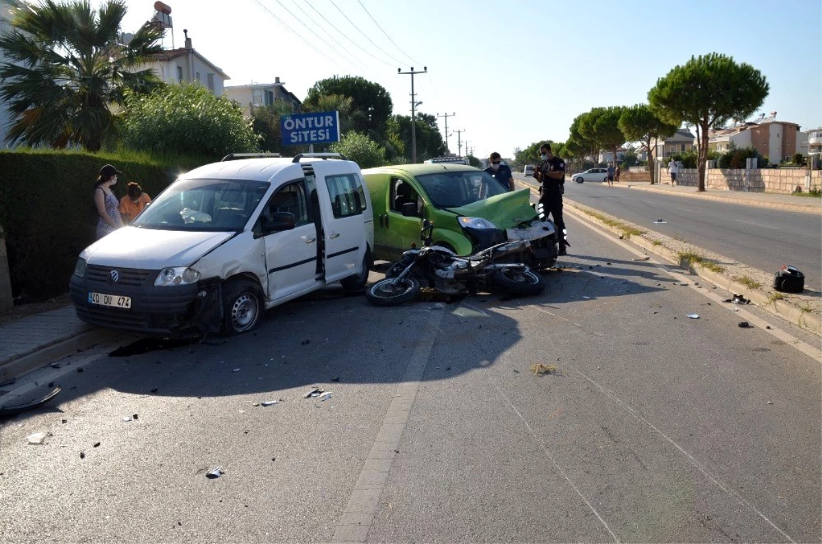 Didim\'de trafik kazası: 1 ağır, 4 yaralı