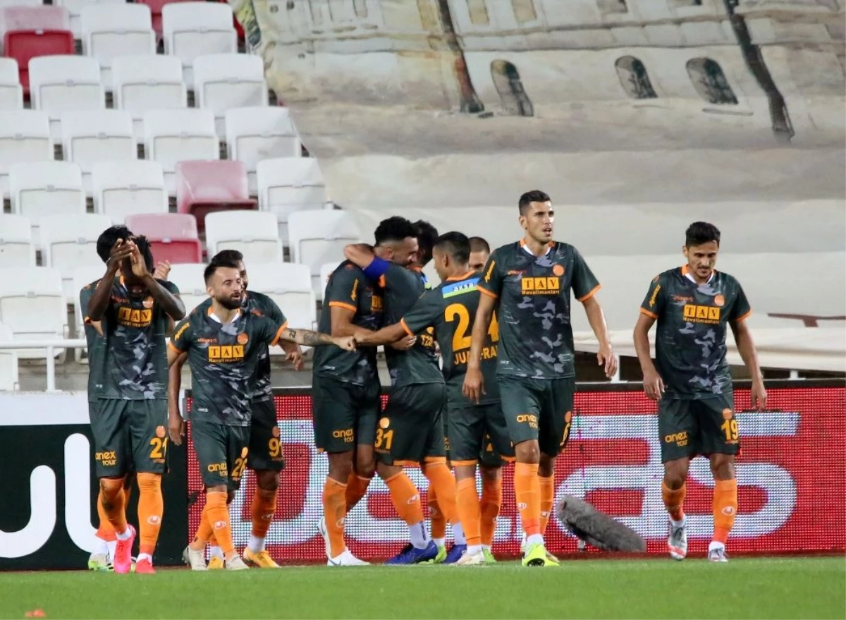 Alanyaspor, Sivasspor\'u 2-0 mağlup etti