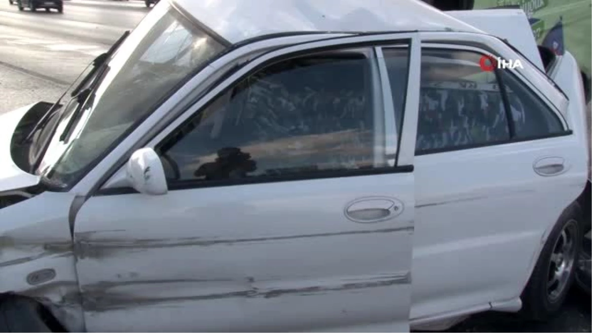 Arıza yapan araca minibüs çarptı: 1 yaralı