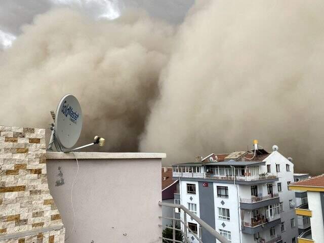 Ünlü meteoroloji uzmanı Ankara'yı vuran kum fırtınasının nedenlerini madde madde sıraladı