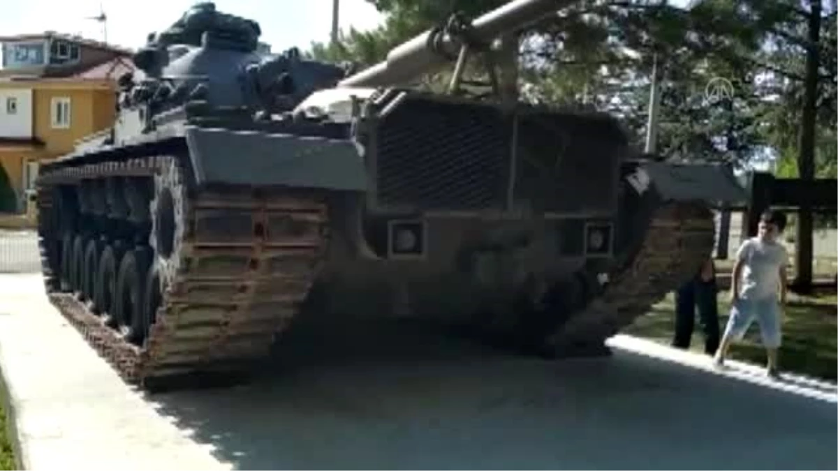Yalvaç Belediyesine hediye edilen tank, ilgi görüyor
