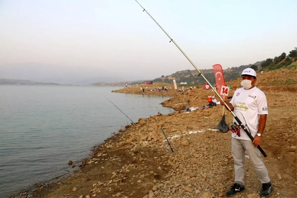 Balık tutmak için yarıştılar