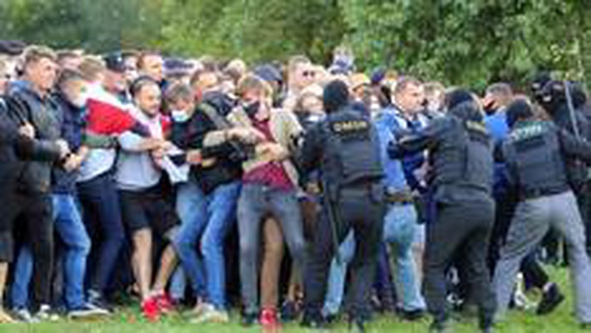 Belarus: Lukaşenko-Putin görüşmesi öncesindeki protestolarda 400 gözaltı
