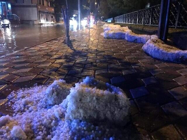 Çankırı Çerkeş'te dolu yağdı! Her yer bembeyaz oldu