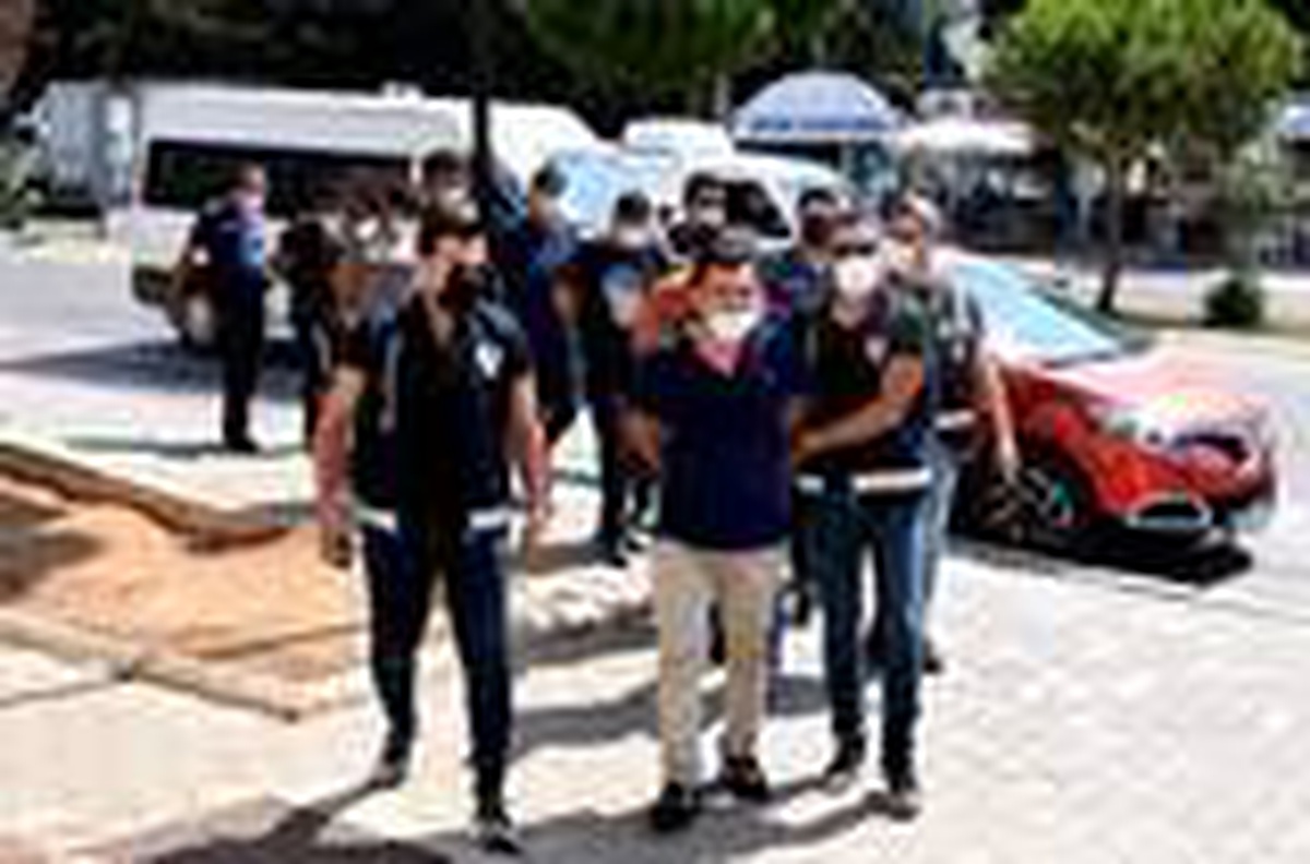 Çeşme\'de 3 insan kaçakçısı tutuklandı