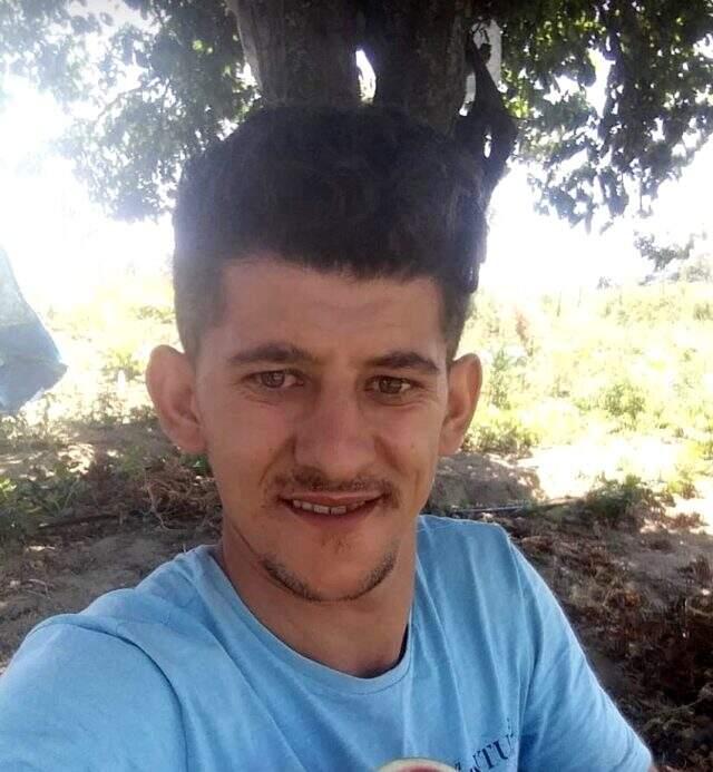 Devrilen traktörün altında kalan genç hayatını kaybetti Devrilen traktörün altında kalan genç hayatını kaybetti