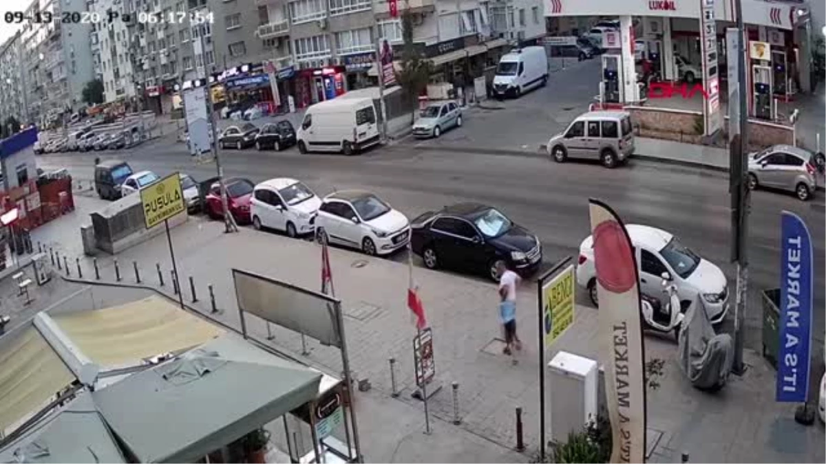 İZMİR İzmir\'de panelvan araç devrildi: 3 yaralı