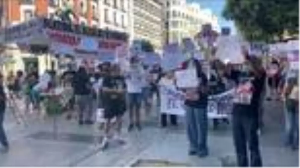 Kovid-19 nedeniyle kapatılan Madrid\'in tarihi bit pazarının esnafı çözüm istiyor