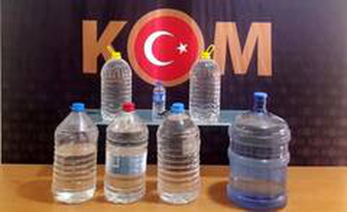 Su şişelerinden kaçak rakı çıktı