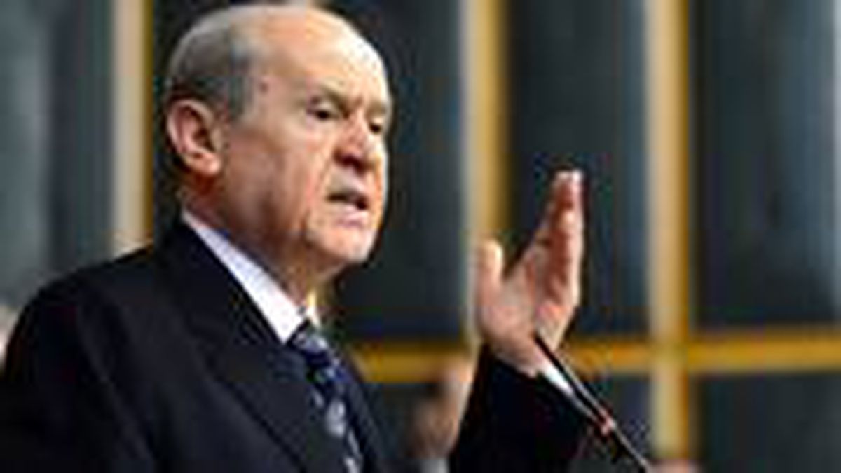 Bahçeli, televizyonda korona yorumu yapan doktorlara sert çıktı: Şu yarım aydınlara bakınız