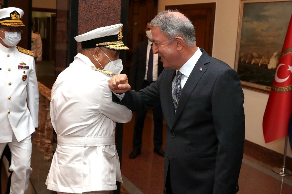 Bakan Akar, Libya Deniz Kuvvetleri Komutanı\'nı kabul etti