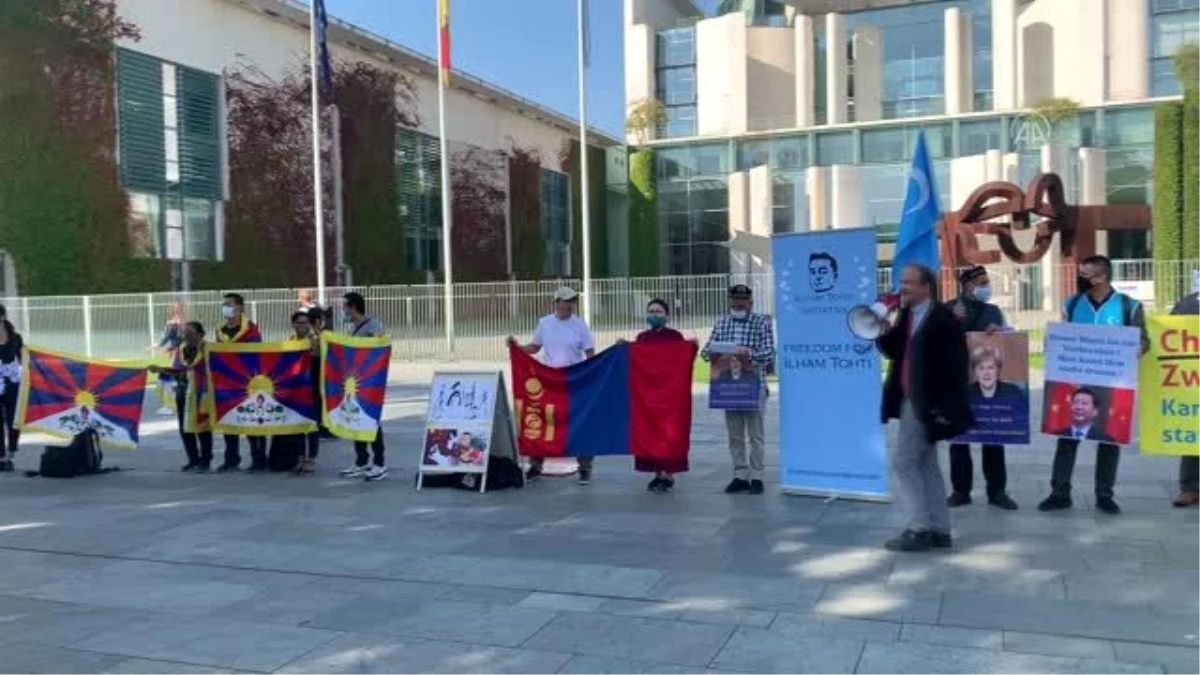 Berlin\'de Çin yönetiminin Sincan, Hong-Kong ve Tibet politikası protesto edildi