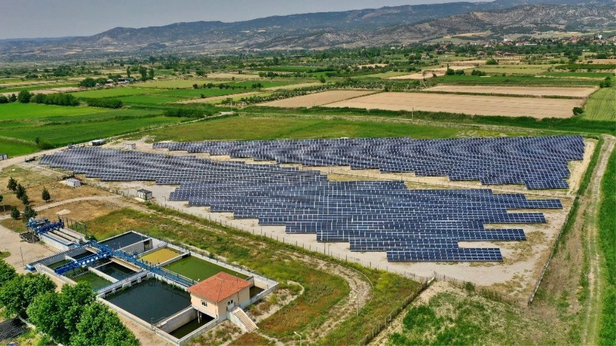 Büyükşehir güneş tarlaları ile 4,1 milyon KWh\'lik elektrik enerjisi üretti