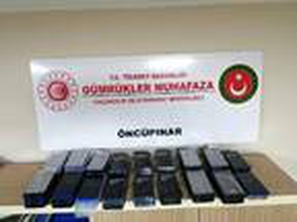 Kilis\'te, kaçak 118 cep telefonu ele geçirildi