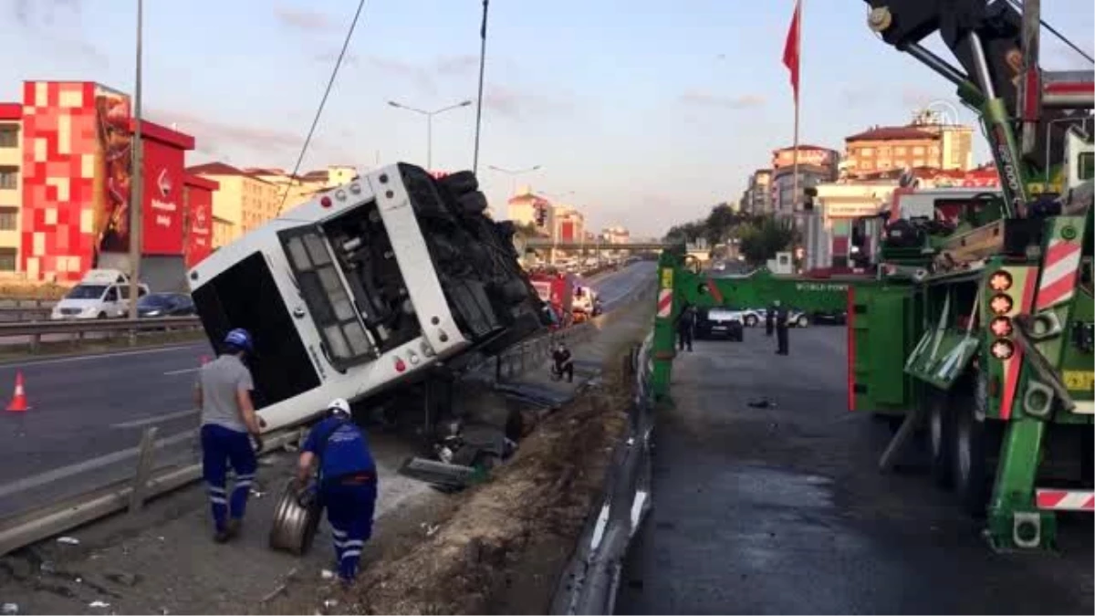 Yolcu otobüsü devrildi: 9 yaralı