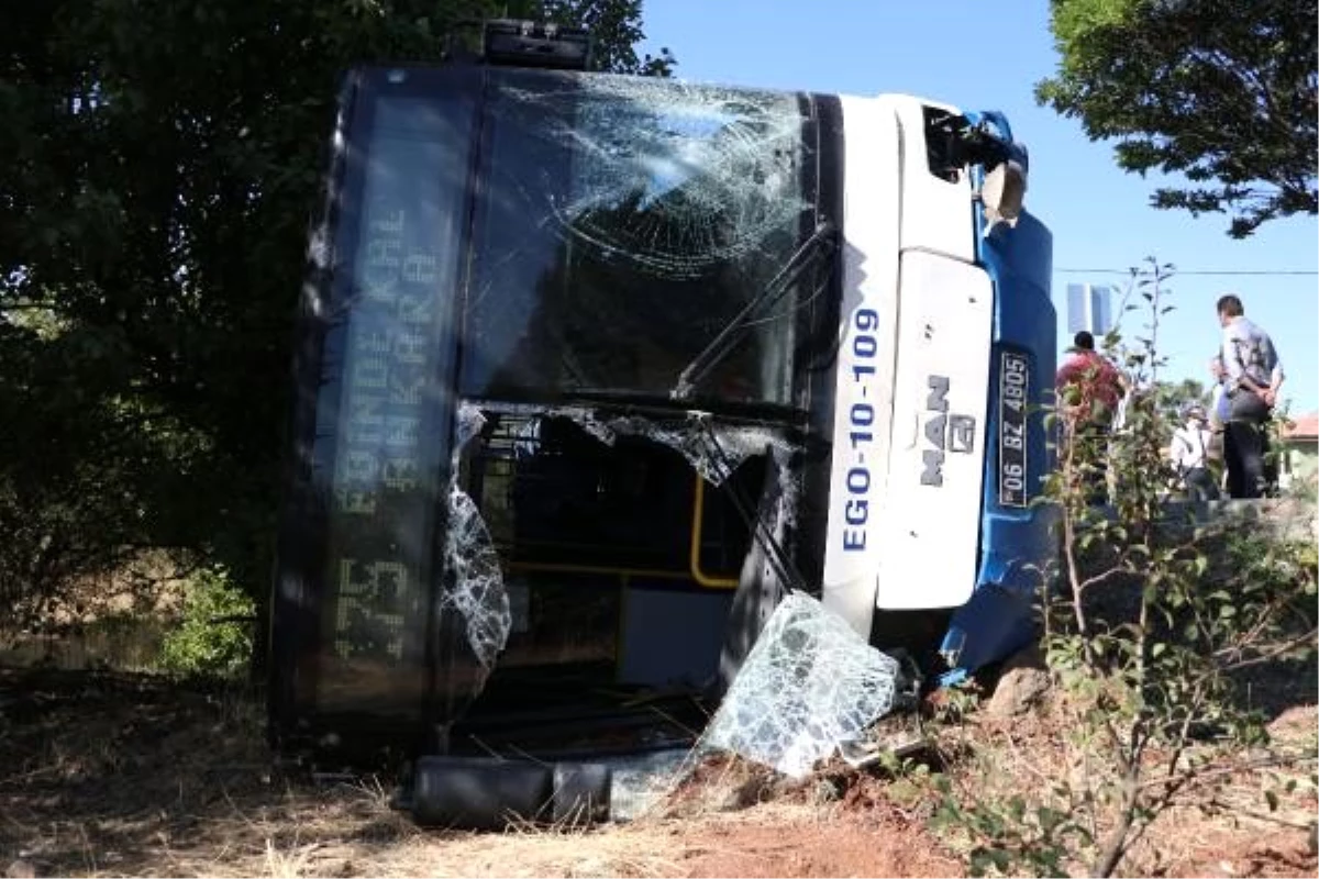 Ankara\'da belediye otobüsü devrildi: 5 yaralı
