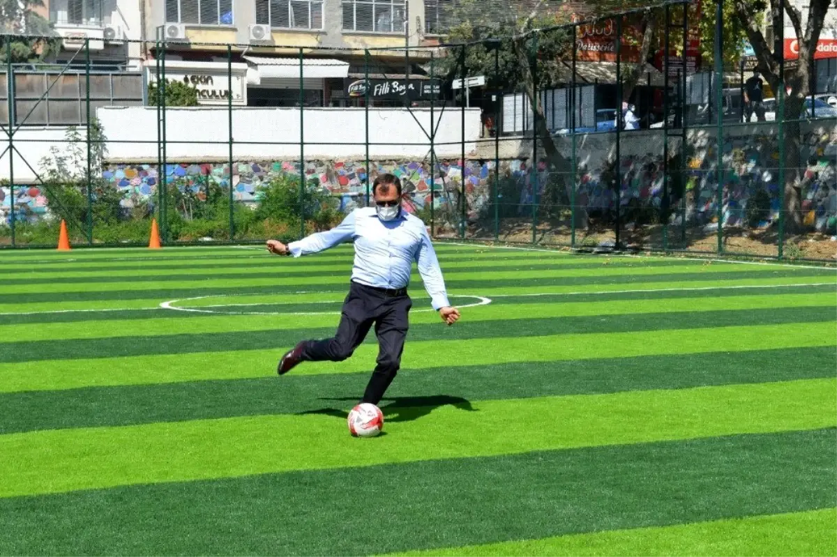 Başkan\'dan gençlere çağrı: "Mahalle takımınızı kurun, baklavalar benden"