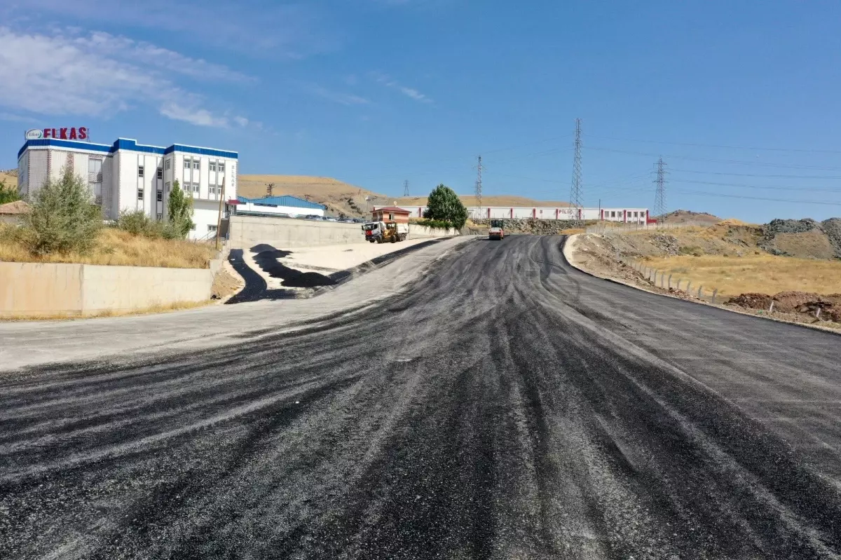 Elazığ Belediyesi yeni yollarla trafik akışına konfor kazandırıyor