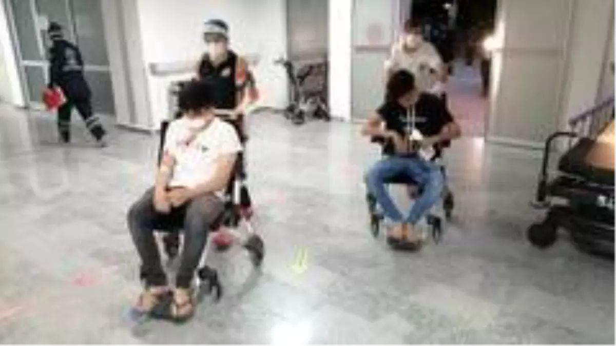 Gençlerin kavgası kanlı bitti: 3 yaralı