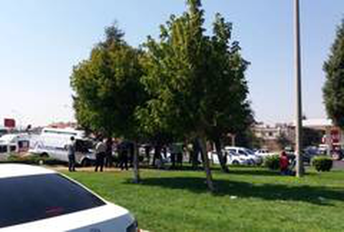 Son dakika 3. sayfa: Hasta nakil ambulansı ile otomobil çarpıştı: 4 yaralı