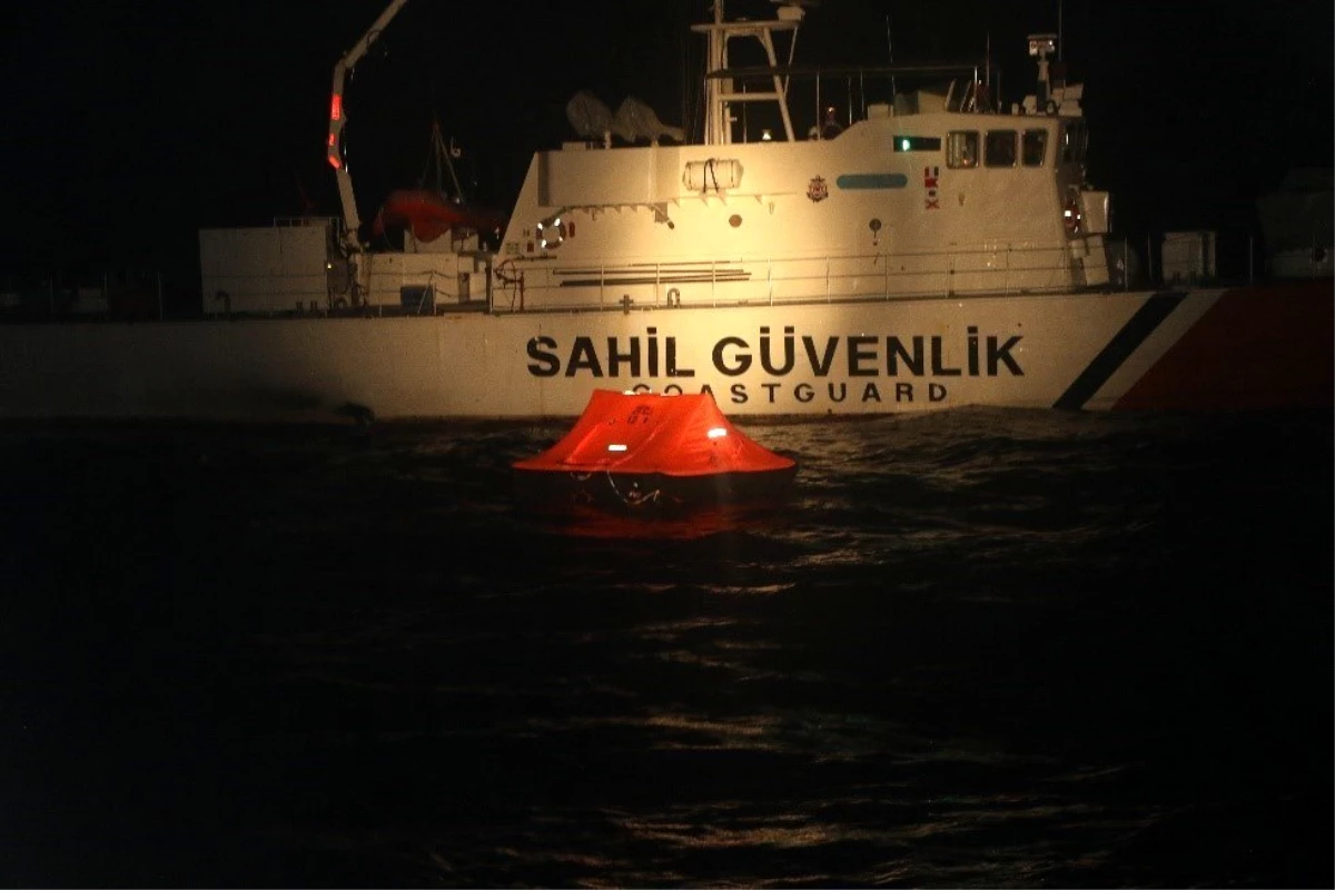 İzmir\'de 48 sığınmacı kurtarıldı