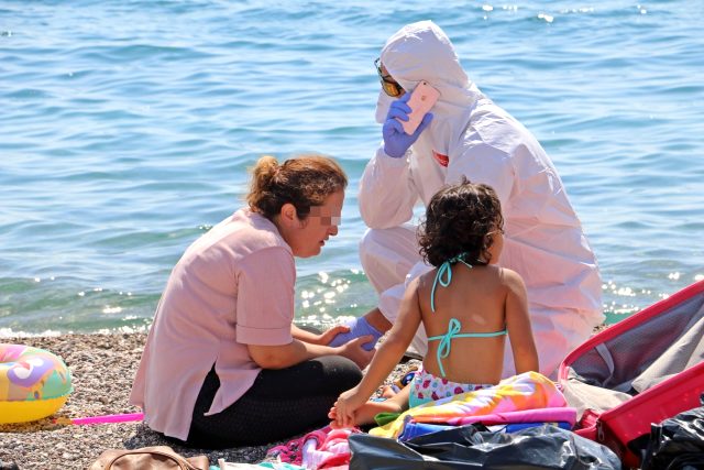 Karantinayı deldi, sahilde 'ölmek istemiyorum' diye bağırıp ortalığı birbirine kattı