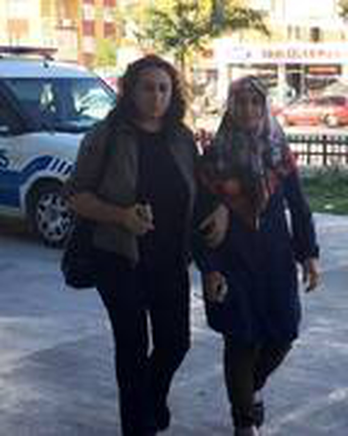 Komşusu 3\'ü çocuk 6 kişiyi kezzapla yaralayan kadın, yeniden yargılanıyor
