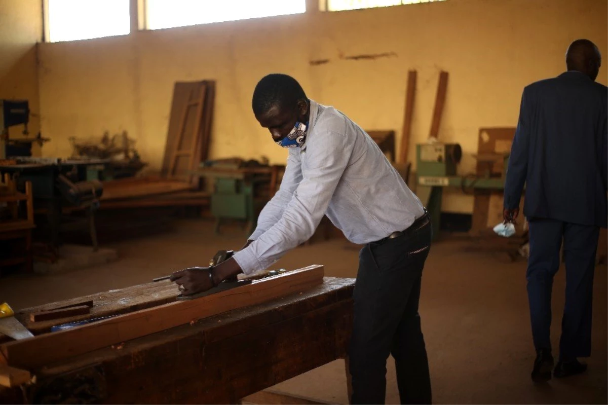TİKA\'dan Güney Sudan\'da marangozluk atölyesine destek