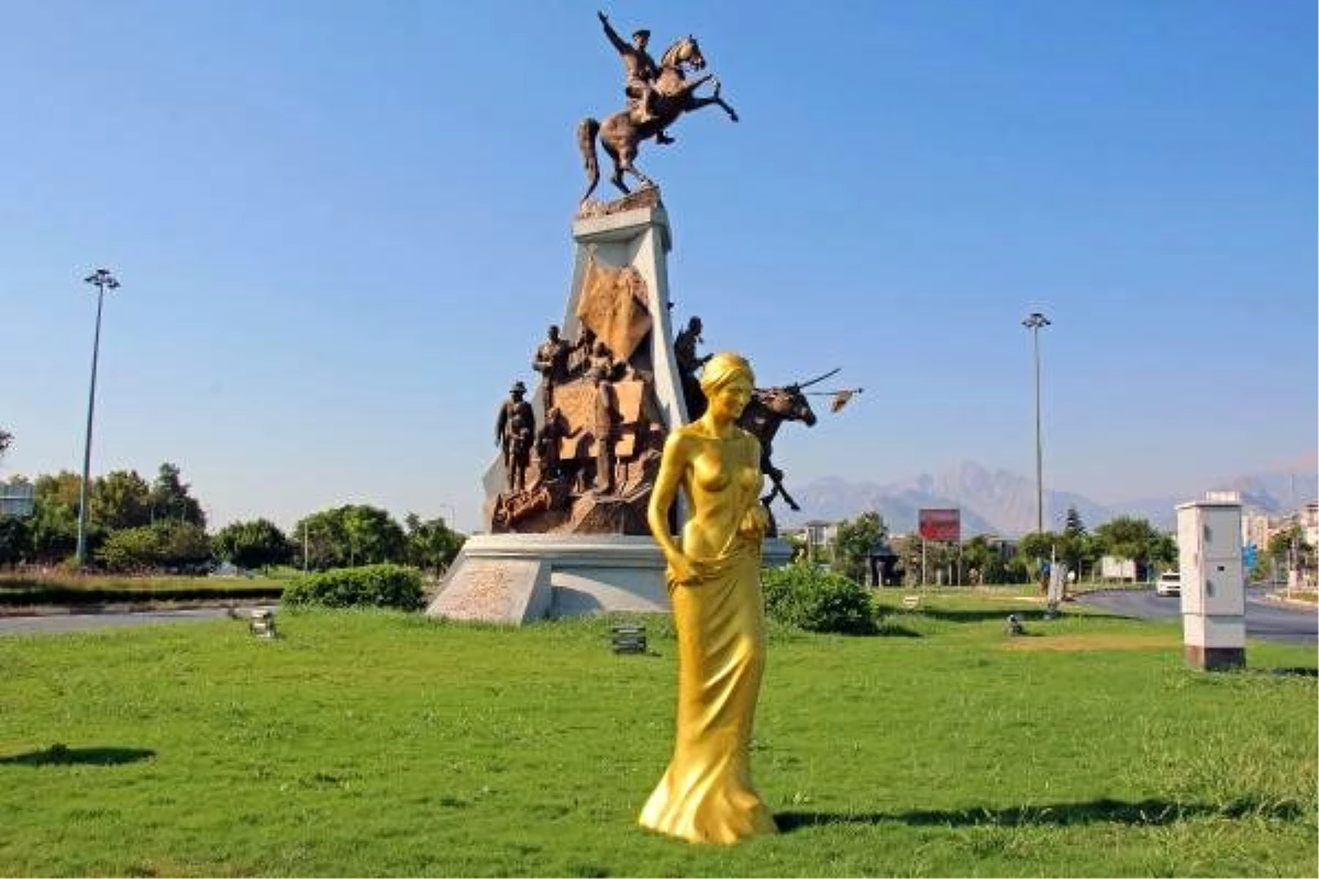 57\'nci yıla özel 57 Venüs heykeli Antalya\'yı süslüyor