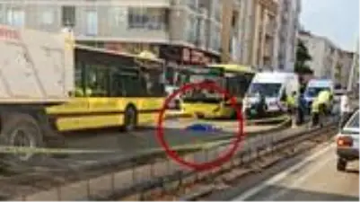 Annesinin elini bırakıp yola koşan küçük kıza kamyon çarptı! Evladını kaybeden anne sinir krizi geçirdi - Son Dakika Annesinin elini bırakıp yola koşan küçük kıza kamyon çarptı! Evladını kaybeden anne sinir krizi geçirdi - Son Dakika