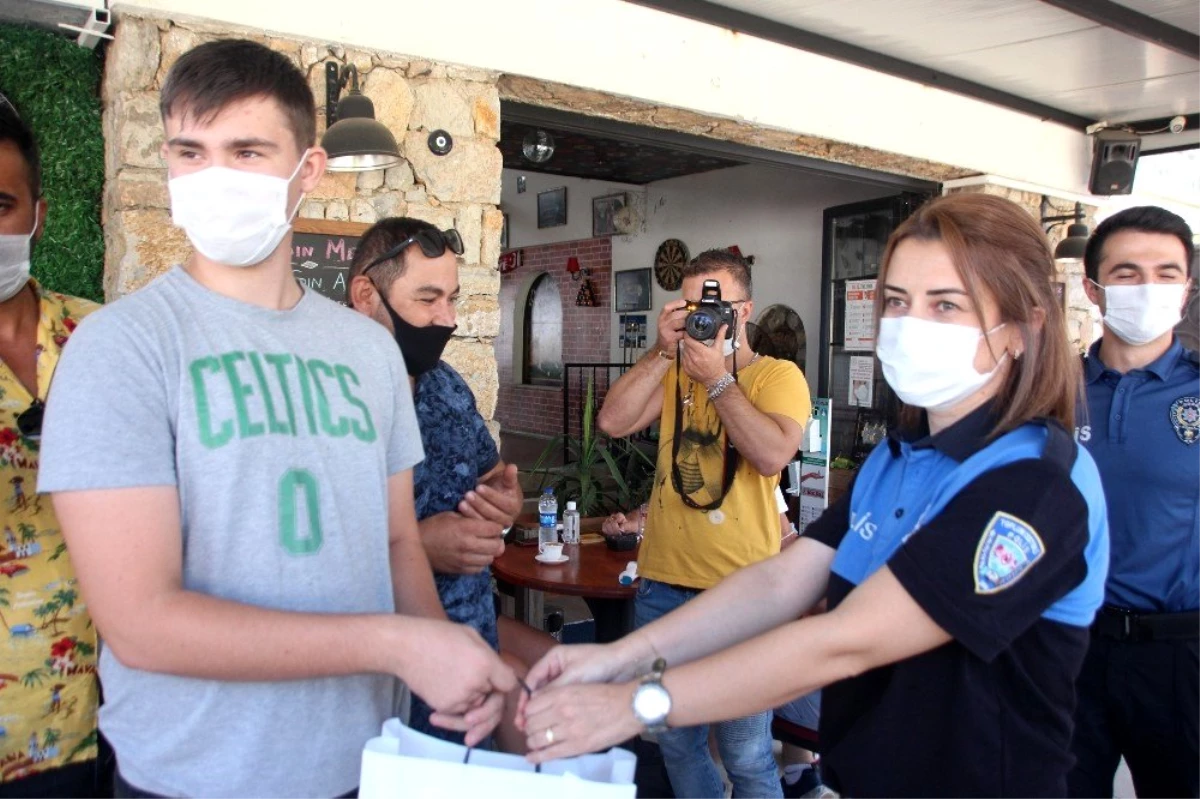 Son dakika haberi! Ayakkabı için biriktiği parası çalınan genci polis sevindirdi