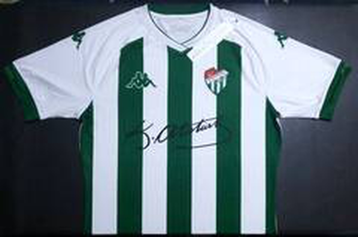 Bursaspor formasına Atatürk imzası attırdı