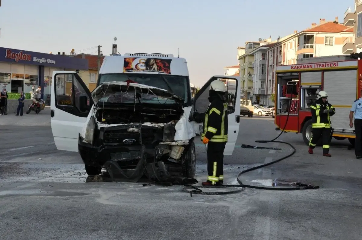 Son dakika haber... Kaza yapan servis minibüsü alev aldı