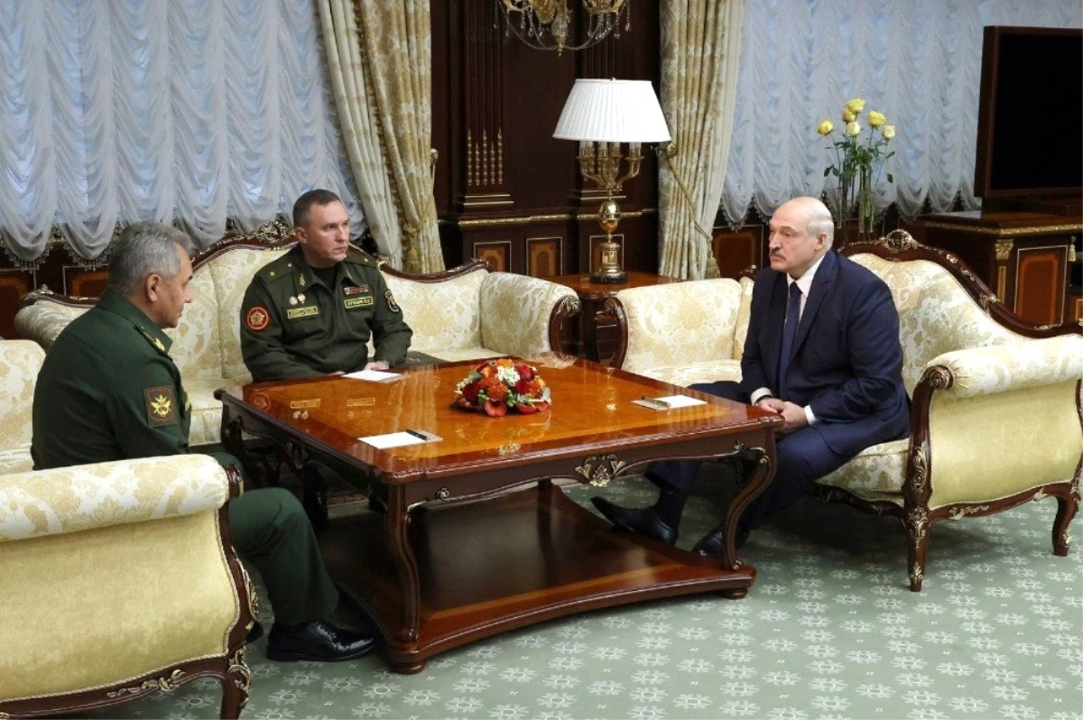 Lukaşenko: "Putin\'den yeni silahlar istedim"