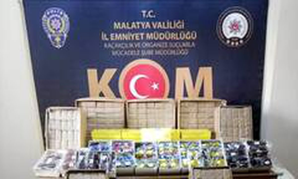 Malatya\'da kaçak sigara kağıdı ve güneş gözlüğü ele geçirildi