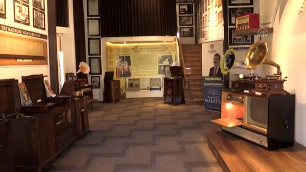 Radyo ve gramofonun serüveni bu müzede yaşatılıyor
