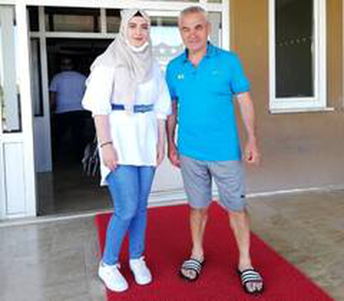 Rıza Çalımbay, fanatik Sivassporlu Hatice\'yi kulüpte misafir etti